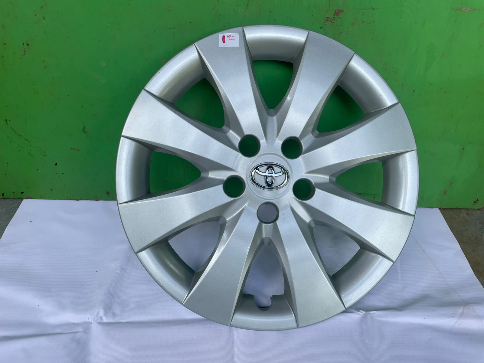 AP - 0001 [ 42602-20520 ] TOYOTA WHEEL CAP
